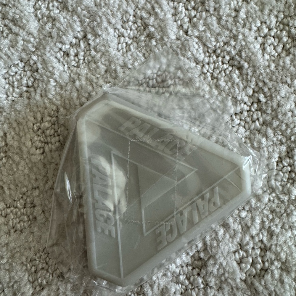 PALACE Triangular Grey Pouch - Picture 3 of 3